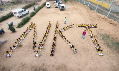 गुरूकुल स्कूल के छात्रों ने NKT की मानव श्रृंखला बनाकर नीमकाथाना जिले का समर्थन किया 