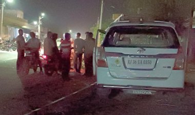 लहराती कार से पांच लोग हुए घायल 