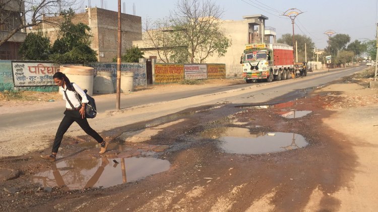 अभी तक नहीं हुआ ई ब्लॉक के घरों का सीवरेज कनेक्शन