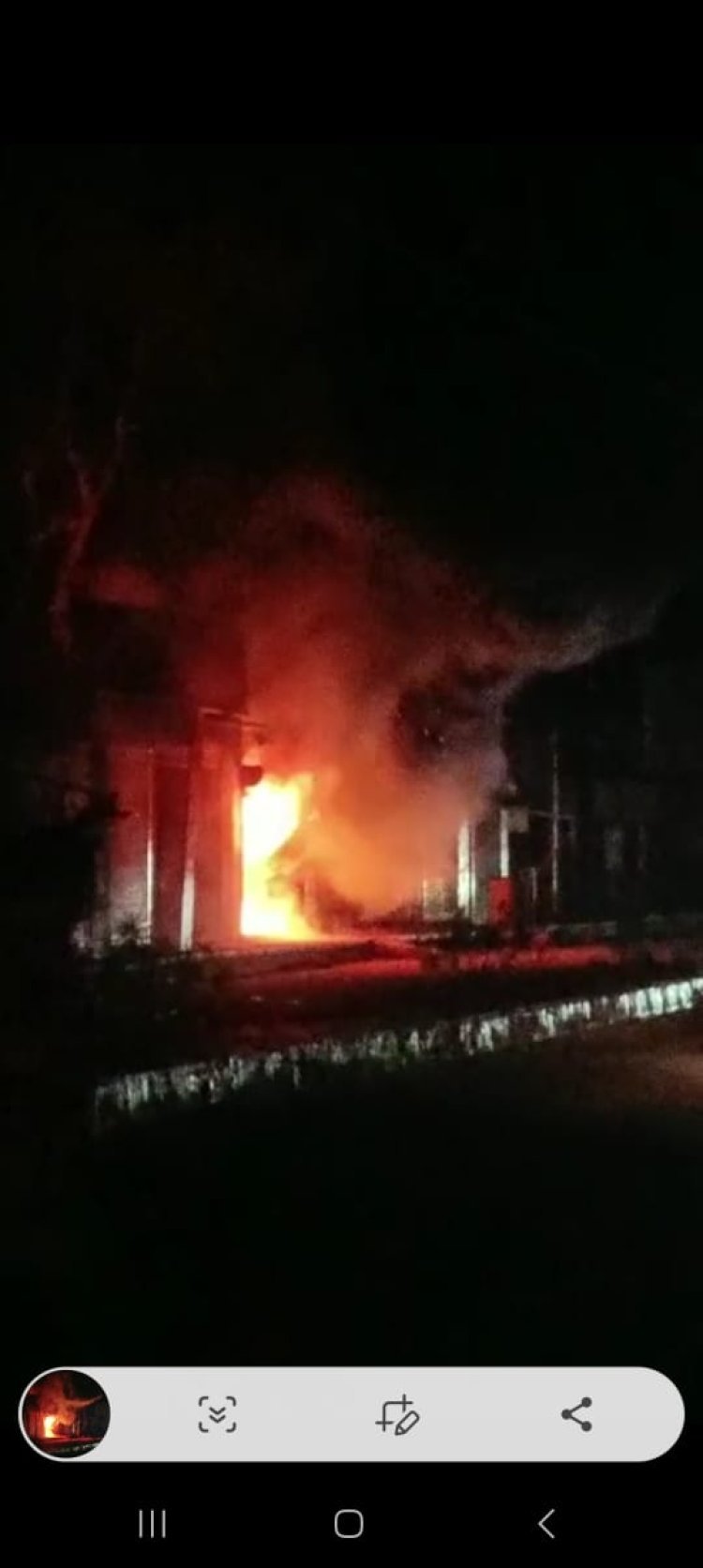 बाईक रिपेयरिंग की दुकान में लगी आग,पार्ट्स सहित 10 बाईकें जलकर हुई राख