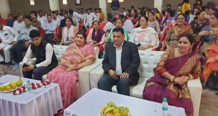 नर्सेज़ ने फागोत्सव उल्लासपूर्ण रूप से मनाया, फूलों की खेली होली