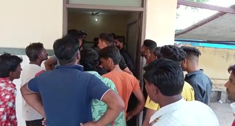 सड़क हादसे में पति पत्नी की मौत,बच्चे घायल