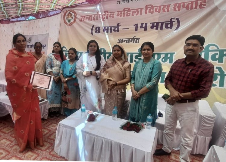अनिला शर्मा को उत्कृष्ट कार्य करने पर किया सम्मानित