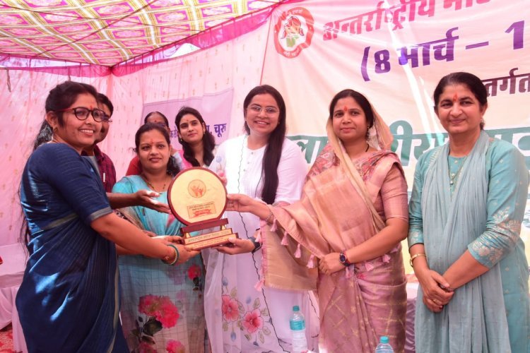 समाज को दिशा देने के साथ भावी पीढ़ी की बुनियाद तय करती हैं महिलाएं :जिला प्रमुख