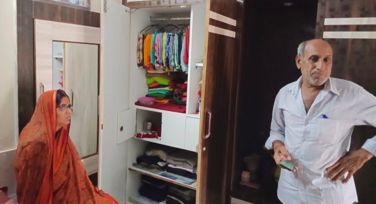 बातें करते-करते चोर ले गए कीमती सामान