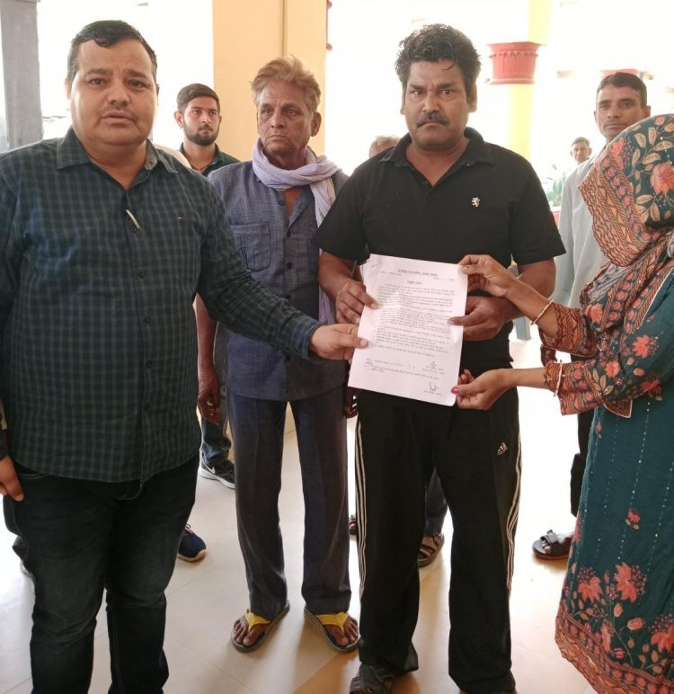 कलक्टर के निर्देशन पर सफाई कर्मचारी को मिली एक ही दिन में नियुक्ति, तो परिवार में छायी खुशी
