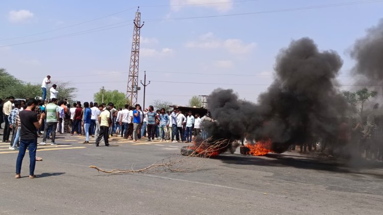 सुजानगढ़ को जिला नहीं बनाने से आमजन में आक्रोश, हाईवे जाम कर प्रदर्शन