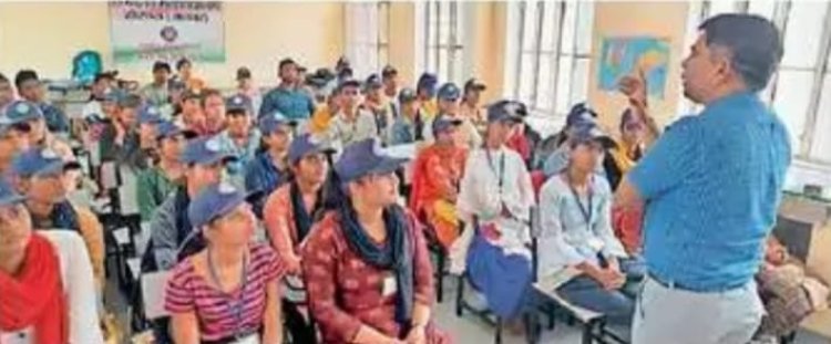 राष्ट्रीय सेवा योजना शिविर : योगाभ्यास व डांस के साथ समाज सेवा के लिए किया प्रेरित