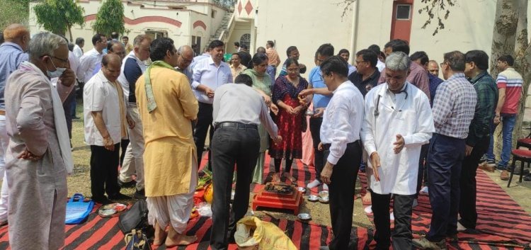 सरकार की सद्बुद्धि के लिए किया हवन तथा संकीर्तन