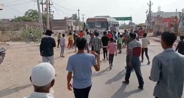 जिला बनाने की मुहीम में घर से बाहर निकल रहे आम लोग, सुजानगढ़ के चारों तरफ की सड़कें होने लगी जाम... मुख्यमंत्री ने दिया सकारात्मक कार्यवाही का आश्वासन 
