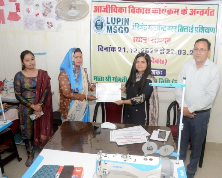 रेडिमेड गारमेन्ट वस्त्र सिलाई प्रशिक्षण का हुआ समापन