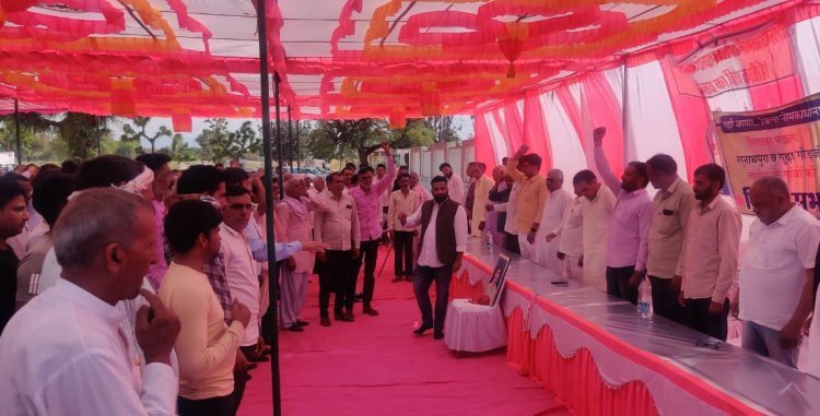 सिंगनोर में प्रस्तावित नीमकाथाना जिले में शामिल करने के विरोध में सभा आयोजित हुई..
