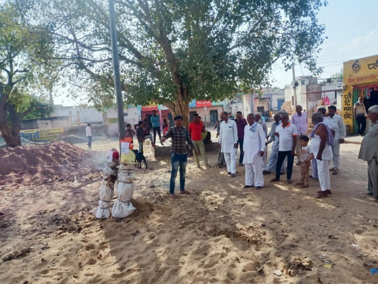 किसान सभा ने प्रधान मंत्री, मुख्यमंत्री व बीमा कंपनी का किया पुतला फूंका