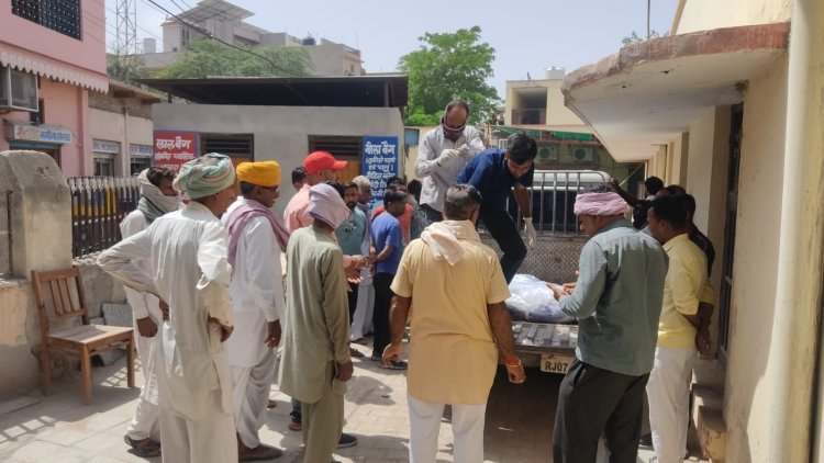टाटा मैजिक टेम्पों व बाइक की हुई जबरदस्त भिड़त, बाइक सवार दो जनों की हुई दर्दनाक मौत