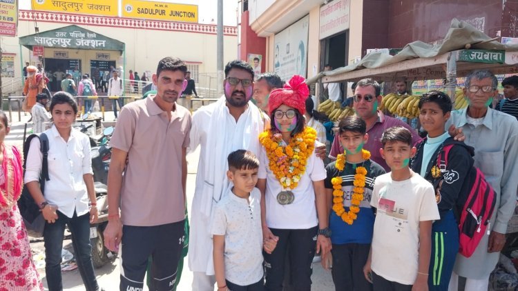 गोल्ड मेडलिस्ट भारती चौधरी सादुलपुर पहुंचने पर भव्य स्वागत