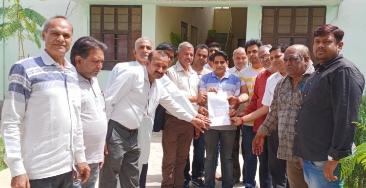 व्यापारियों ने बंद रखकर सौंपा ज्ञापन