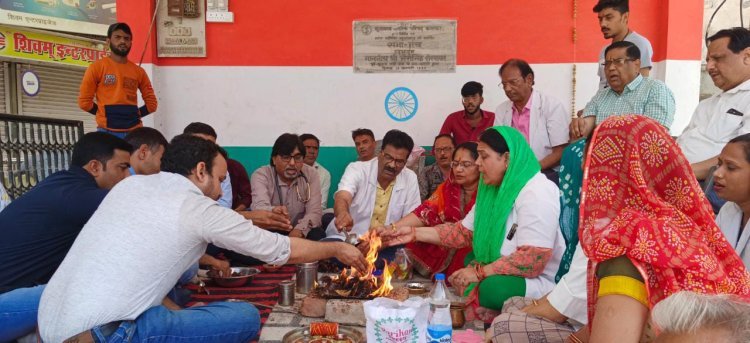 आर टी एच के विरोध में चिकित्सकों ने किया सद्बुद्धि यज्ञ