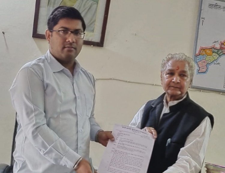 सीएम के नाम दिया तहसीलदार को ज्ञापन