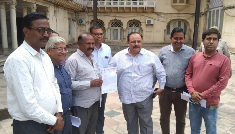 जिला व्यापार महांसघ ने की अलवर को संभाग बनाये जाने की मांग, सौंपा ज्ञापन