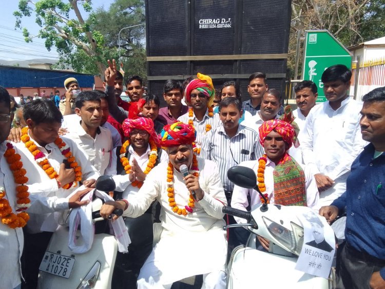 दिव्यांगजन मजबूत इरादों से अपना लक्ष्य हासिल करें - मंत्री जूली - मुख्यमंत्री दिव्यांग निःशुल्क स्कूटी वितरण योजना के लाभार्थियों की ओर से किया धन्यवाद रैली का आयोजन