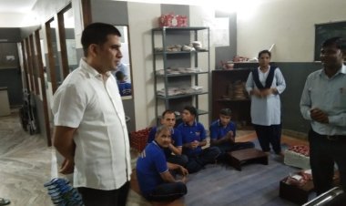 सरस डेयरी के दुग्ध संयंत्र , कन्या छात्रावास, मेंटल रिटारडेड आवासीय ग्रह का जिला कलेक्टर ने किया औचक निरीक्षण