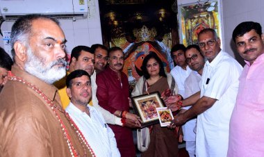 मुख्य सचिव ने किए सालासर बालाजी के दर्शन, मोबाइल वैन का किया अवलोकन