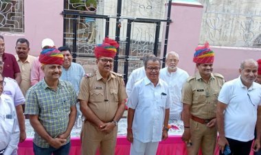 ऑनलाइन ठगी का खुलासा करने पर थाना अधिकारी एवं टीम का सम्मान समारोह आयोजित 