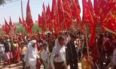 महिलाओं ने डीजे की धुन में निकाली भव्य कलश यात्रा