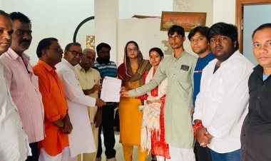 बेसहारा पशुओं को लेकर सभापति को दिया ज्ञापन