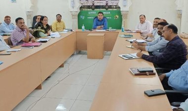 जिला कलक्टर ने वीसी के माध्यम से ली जिला एवं ब्लॉक स्तरीय अधिकारियों की समीक्षा बैठक