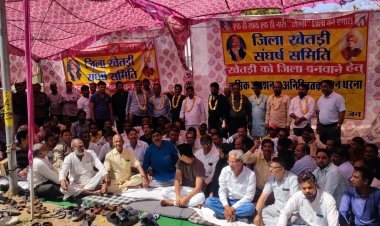 खेतड़ी को जिला बनाने की मांग को लेकर खेतड़ी बाजार रहा बंद।  क्रमिक अनशन 13 वें दिन भी जारी, व्यापारी बैठे क्रमिक अनशन पर।