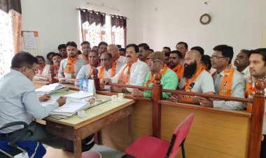 दलितों पर हो रहे अत्याचारों को रोकने के लिए सौंपा ज्ञापन