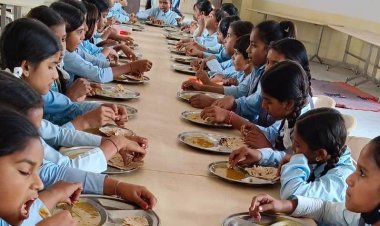 आकस्मिक निरीक्षण कर अधिकारियों ने लिया मिड डे मील व बाल गोपाल दूध योजना का फ ीडबैक