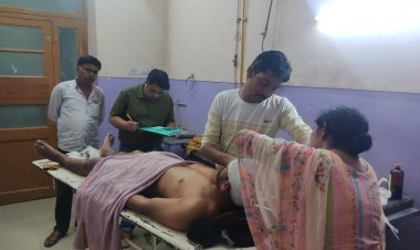 बेरहमी से युवक के साथ की मारपीट, गंभीर घायल युवक को करवाया अस्पताल में भर्ती 