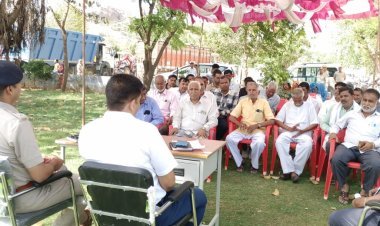 कस्बे में रात में बाहरी लोगों का न हो जमावड़ा