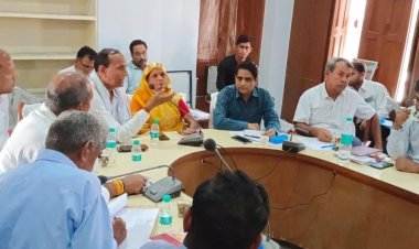 प्रधान की मौजूदगी में पूर्व मंत्री ने ली साधारण सभा की बैठक 