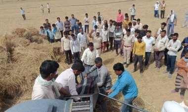 थ्रेसर में आने से युवा किसान की हुई दर्दनाक मौत, 20 सेकेंड में किसान के टुकड़े-टुकड़े हुए, थ्रेसर में आने से घुटनों तक का हिस्सा पिस गया, आंतें रोलर से लिपट गई