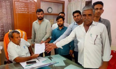 ग्राम विकास अधिकारियों ने दिया ज्ञापन