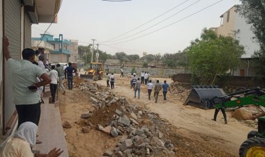 रास्ते में हो रहे अतिक्रमण पर प्रशासन का चला पीला पंजा, पालिका प्रशासन ने रींगस पुलिस जाब्ते के साथ हटाया पक्का अतिक्रमण, 