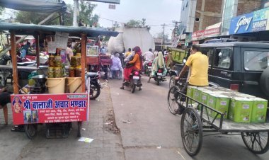 ओवरलोड ट्रेक्टरों से लोग हुए परेशान  