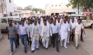 शिक्षकों ने विरोध प्रदर्षन कर जलाई आदेशों की होली कहा-शिक्षक किसी भी सुरत में नहीं करेंगेें बीएलओं का कार्य 