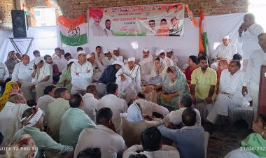 केन्द्र की मोदी सरकार उद्योगपति मित्रों के हाथों की कठपुतली -जितेन्द्र सिंह -  कॉग्रेस कार्यालय के निर्माणाधीन भवन में बचत-राहत-बढ़त कार्यशाला का हुआ आयोजन