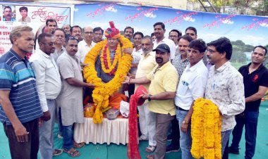 शर्मा का किया सार्वजनिक अभिनंदन 51 किलो की माला पहना किया स्वागत