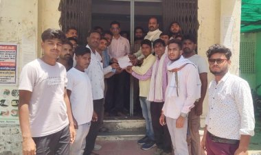 आरक्षण देने व  मुरारी लाल सैनी सहित अन्य लोगो को रिहा करने की मांग।