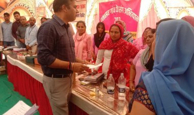 जिला कलक्टर ने किया आधा दर्जन से अधिक कैम्पों का निरीक्षण