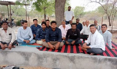 ग्राम विकास अधिकारियो का धरना छठे दिन भी रहा जारी 