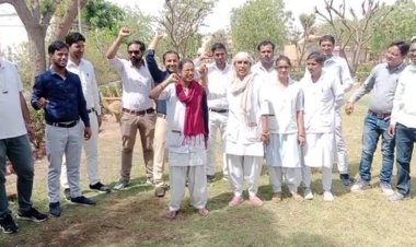 संविदा नर्सिंगकर्मियों ने किया विरोध प्रदर्शन