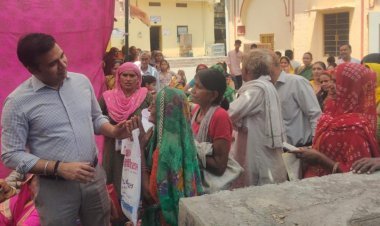 जिला कलक्टर ने किया शहर में आयोजित कैम्पों का निरीक्षण