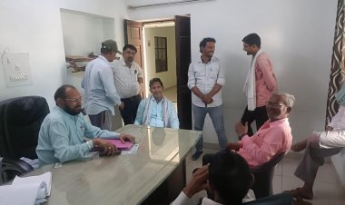 कृषि मंडी में 60 फीट सड़क नहीं बनाने पर व्यापारियों ने जताया विरोध