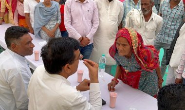 जिला कलेक्टर लक्ष्मण सिंह कुड़ी ने वृद्धा की फरियाद पर लिया तुरन्त एक्शन..